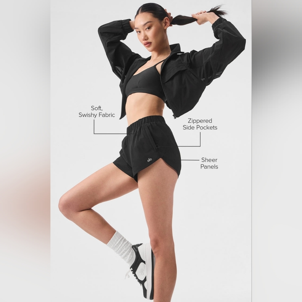 ALO Yoga Women's Playmaker Dolphin Short In Black